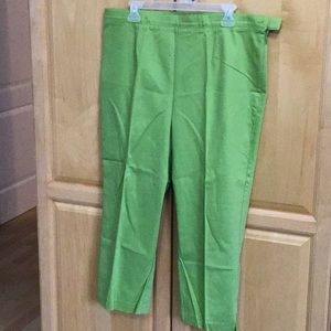 NWOT Ladies Tribal Capri Pants 14